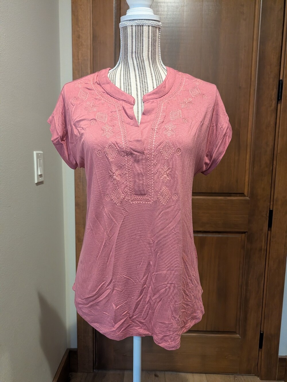 Cable & Gauge Embroidered Split-Neck Top - Rose